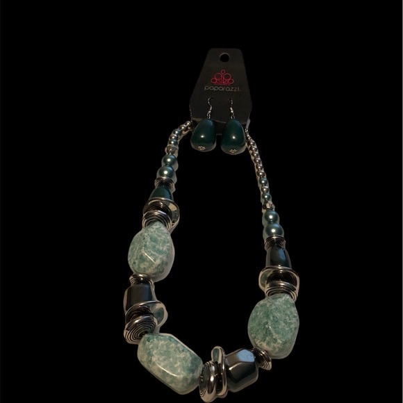 Paparazzi Necklace and Earrings - Picture 8 of 8